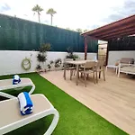 Con Jardin Privado Junto Al Yumbo 公寓