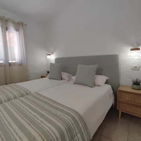Con Jardin Privado Junto Al Yumbo Appartement