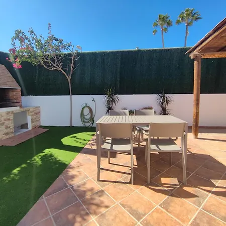 Con Jardin Privado Junto Al Yumbo Appartement *