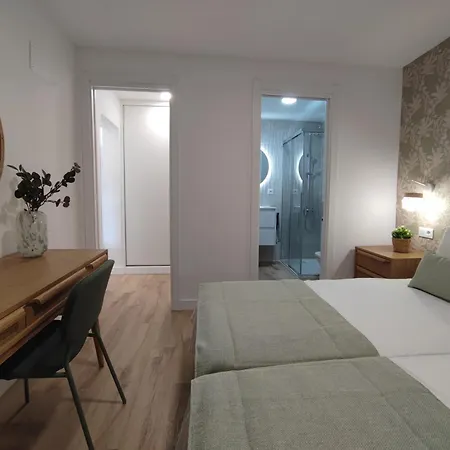 Con Jardin Privado Junto Al Yumbo 普拉亚戴尔雷安格莱斯