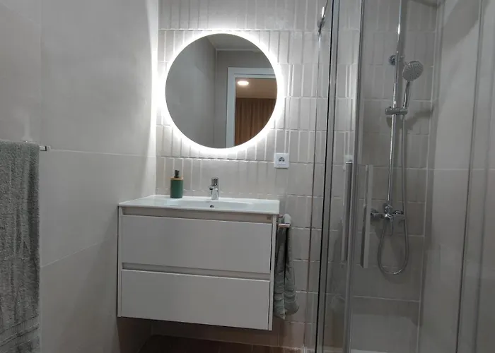 Con Jardin Privado Junto Al Yumbo Appartement *