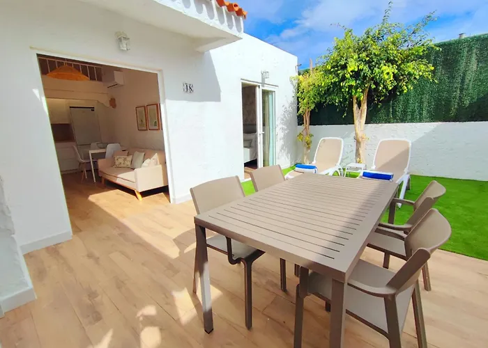 Con Jardin Privado Junto Al Yumbo Appartement *