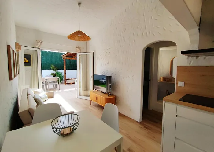 Con Jardin Privado Junto Al Yumbo Appartement *