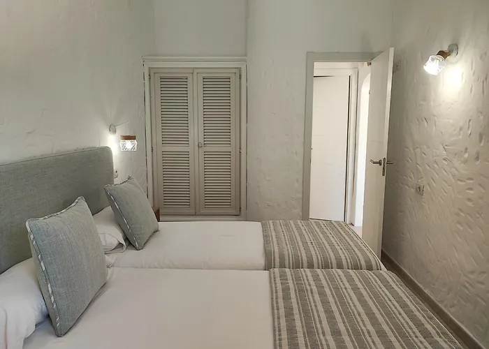 Con Jardin Privado Junto Al Yumbo Appartement *