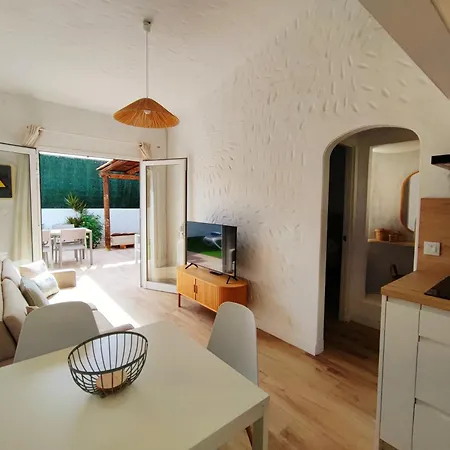 Con Jardin Privado Junto Al Yumbo Appartement *